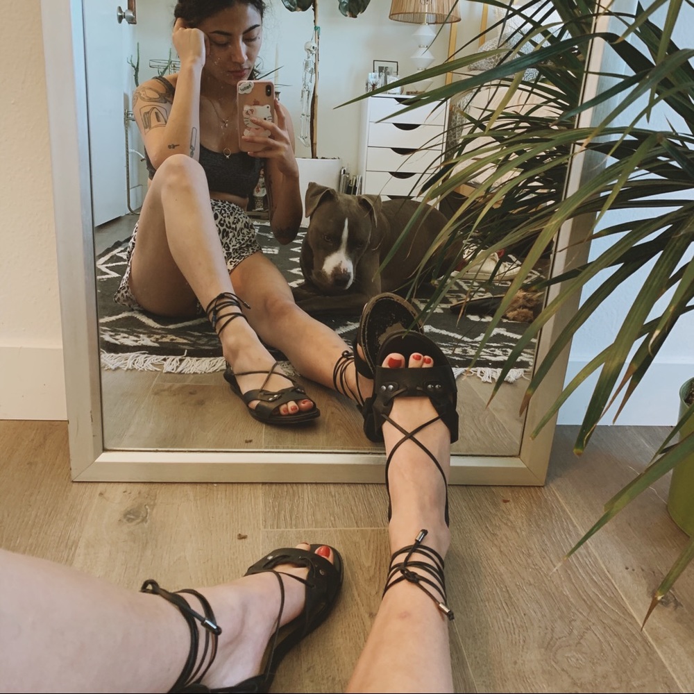 Cynthia Vincent Fatine leather sandal